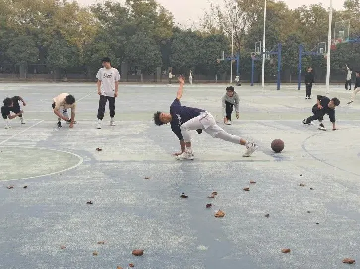 如何通过篮球表演赛制定有效的训练计划_2